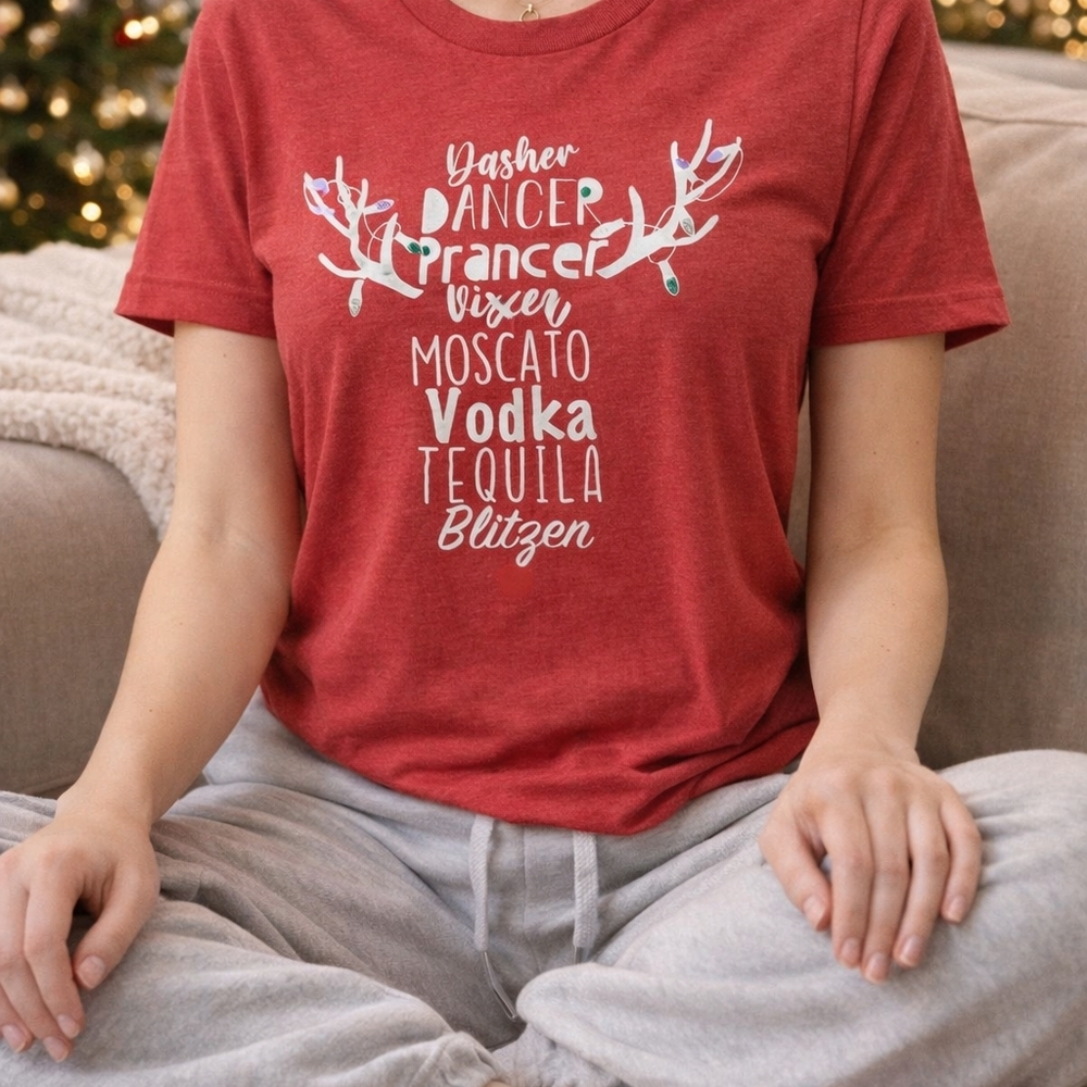 Red Graphic Tee M Christmas Reindeer Drinking Humor Holiday Vodka Tequila Blitze